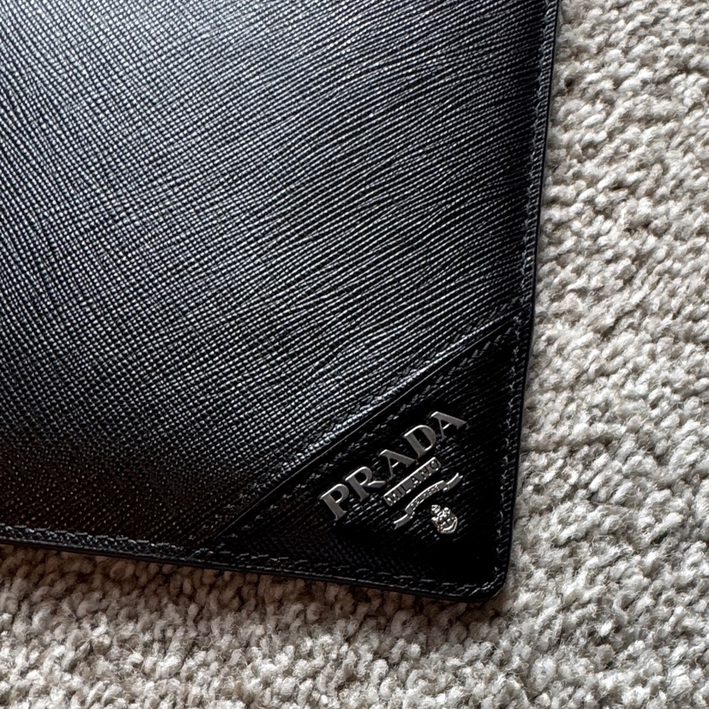 Prada black saffiano Clutch - Picture 2 of 10